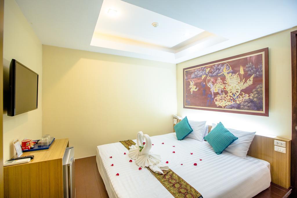 Patong Landmark Hotel Room photo
