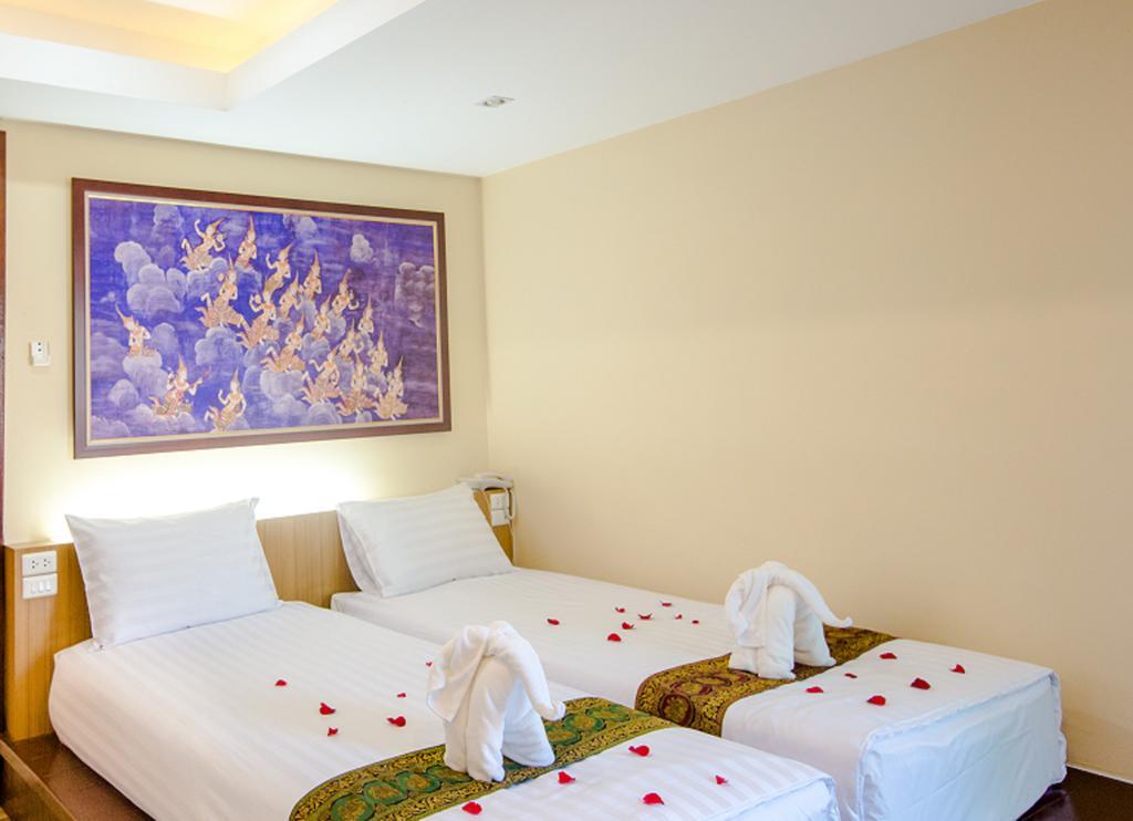 Patong Landmark Hotel Room photo